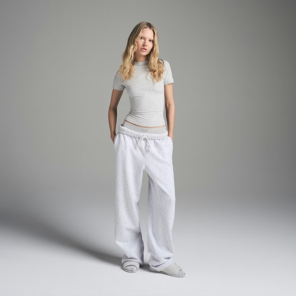 SKIMS Cotton Fleece Classic Straight Leg Sweatpants Light Heather Grey Size S